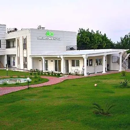 Dream Town Hotel 3*